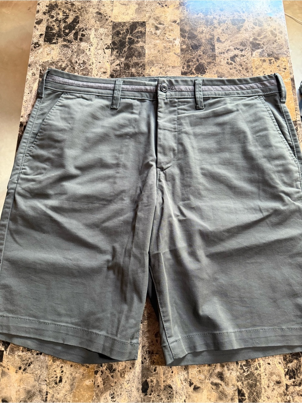 Express Men’s Hyperstretch 9” Short Size 36